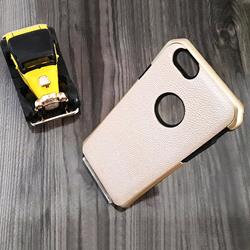 قاب گوشی موبایل iPhone 7 مدل پشت چرم دور طلایی رنگ کرم